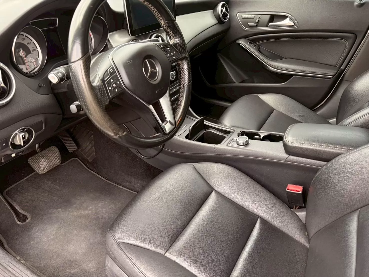 2014 賓士 CLA250 白 2.0(已售出)