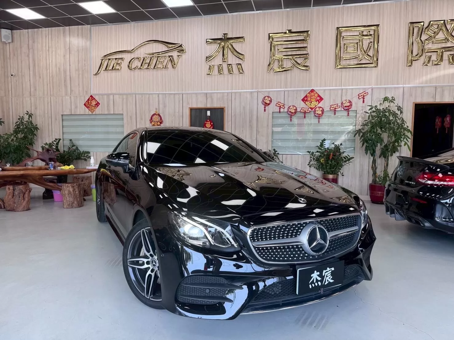 2017-benz-e400-couple-01