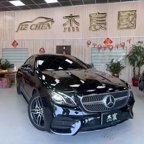 2017-benz-e400-couple-01