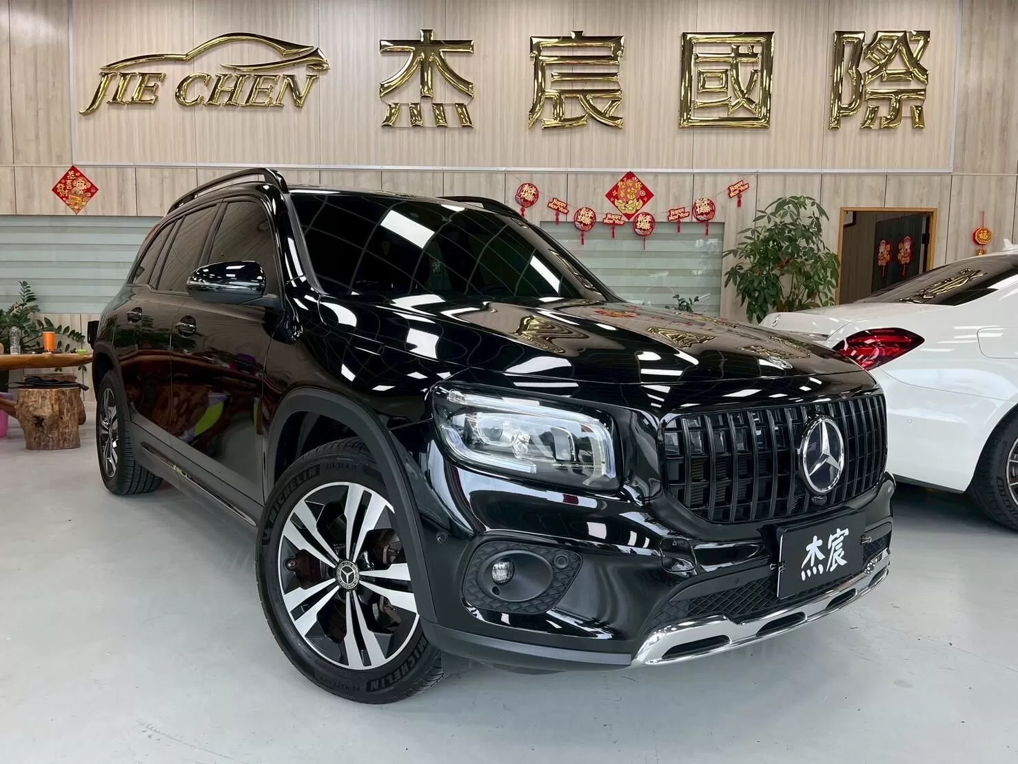 benz-glb250-2020-black-1
