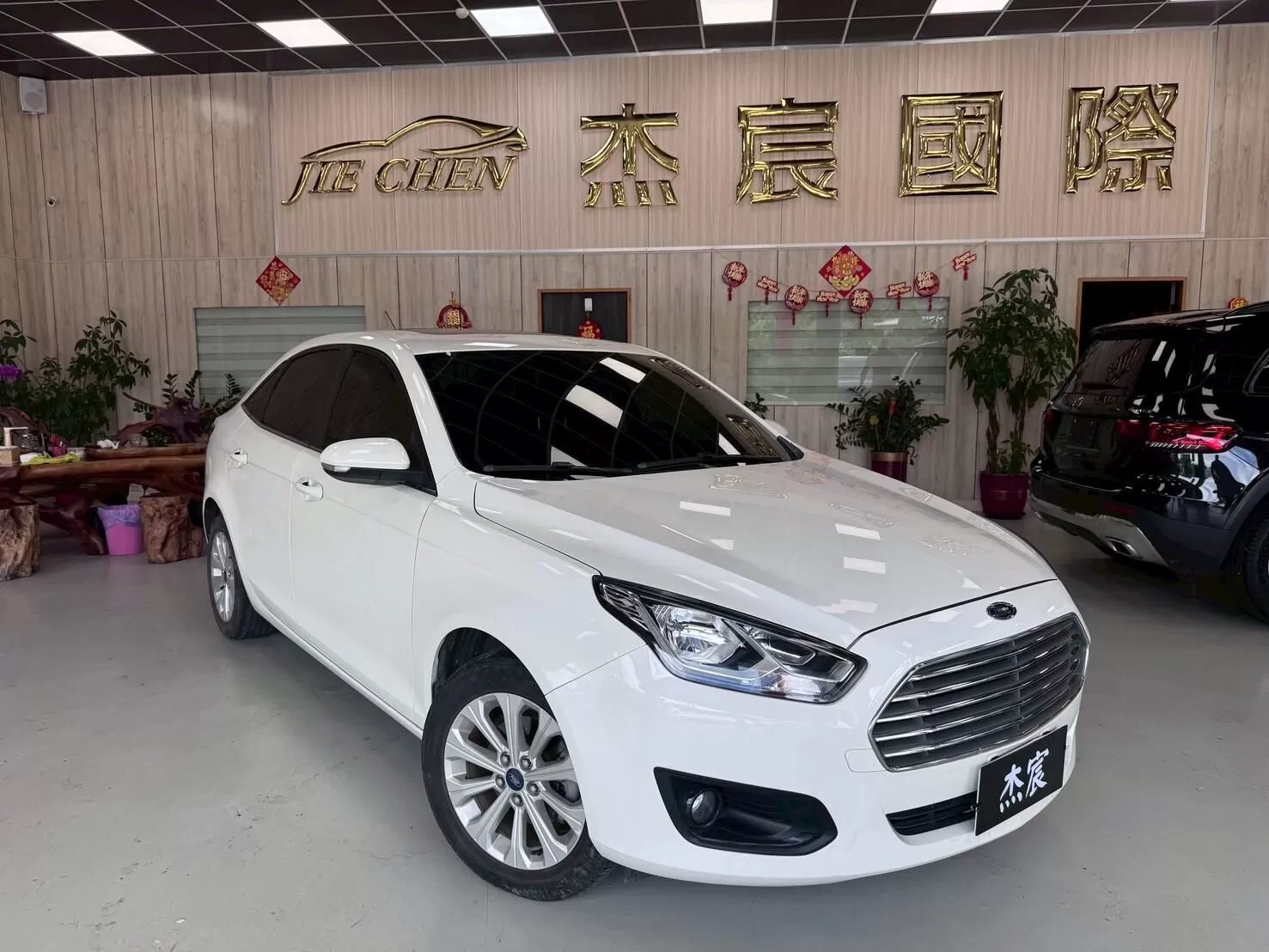 2018 福特 ESCORT 時尚版 白1.5