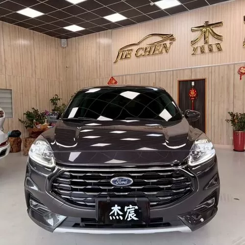 ford-kuga-2022-01