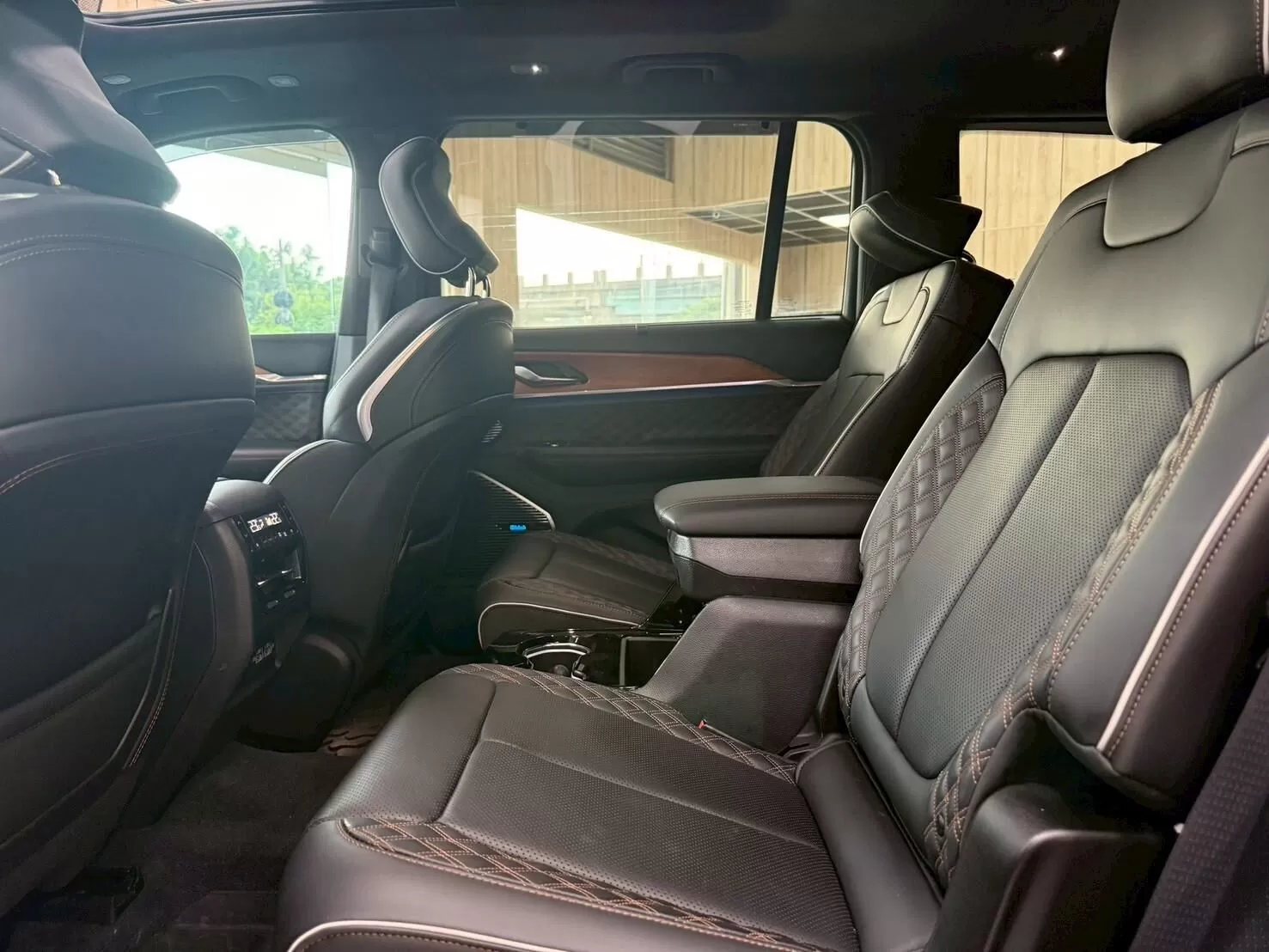 2022 JEEP GRAND CHEROKEE 白3.6