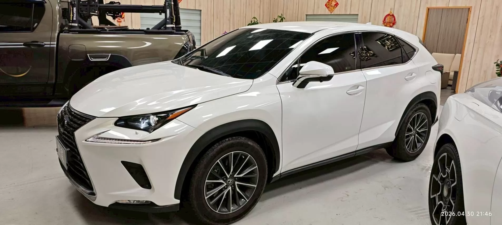 2019 凌志 NX200 白 2.0