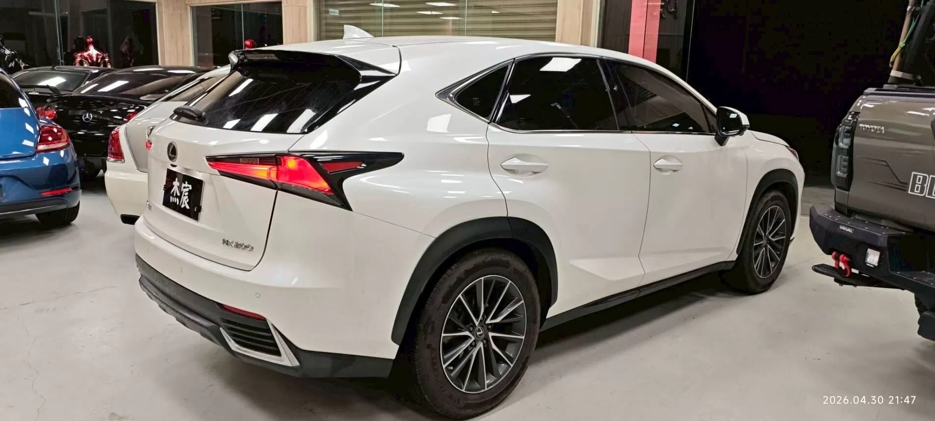 2019 凌志 NX200 白 2.0