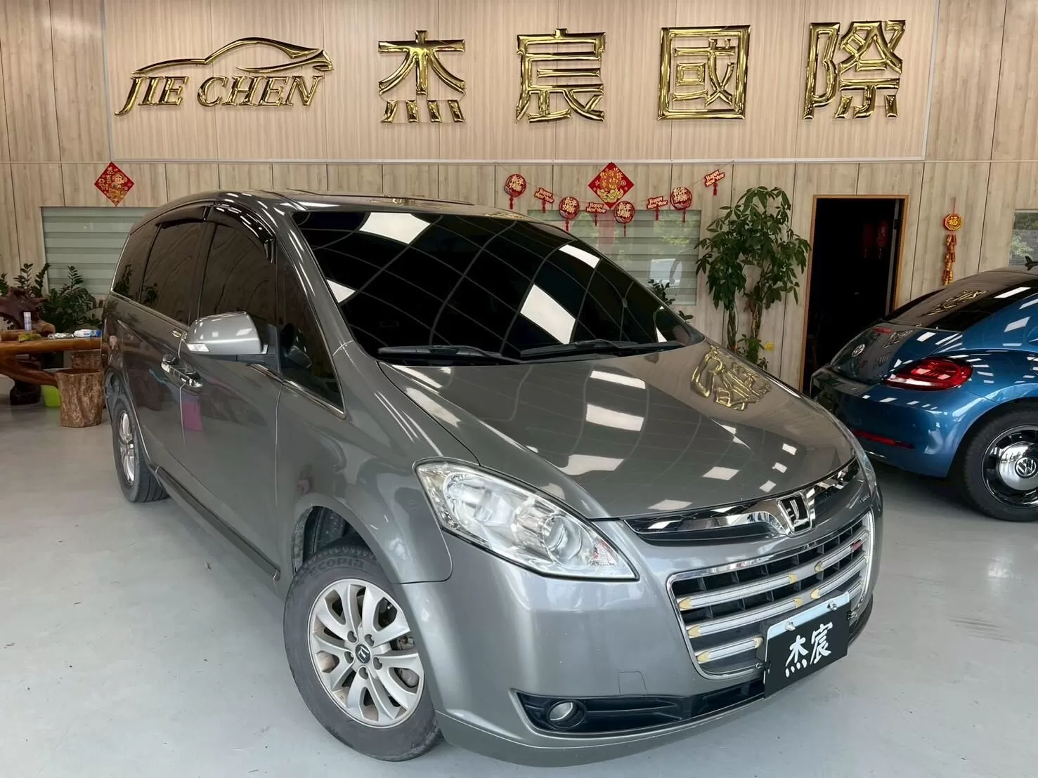 luxgen-m7-01