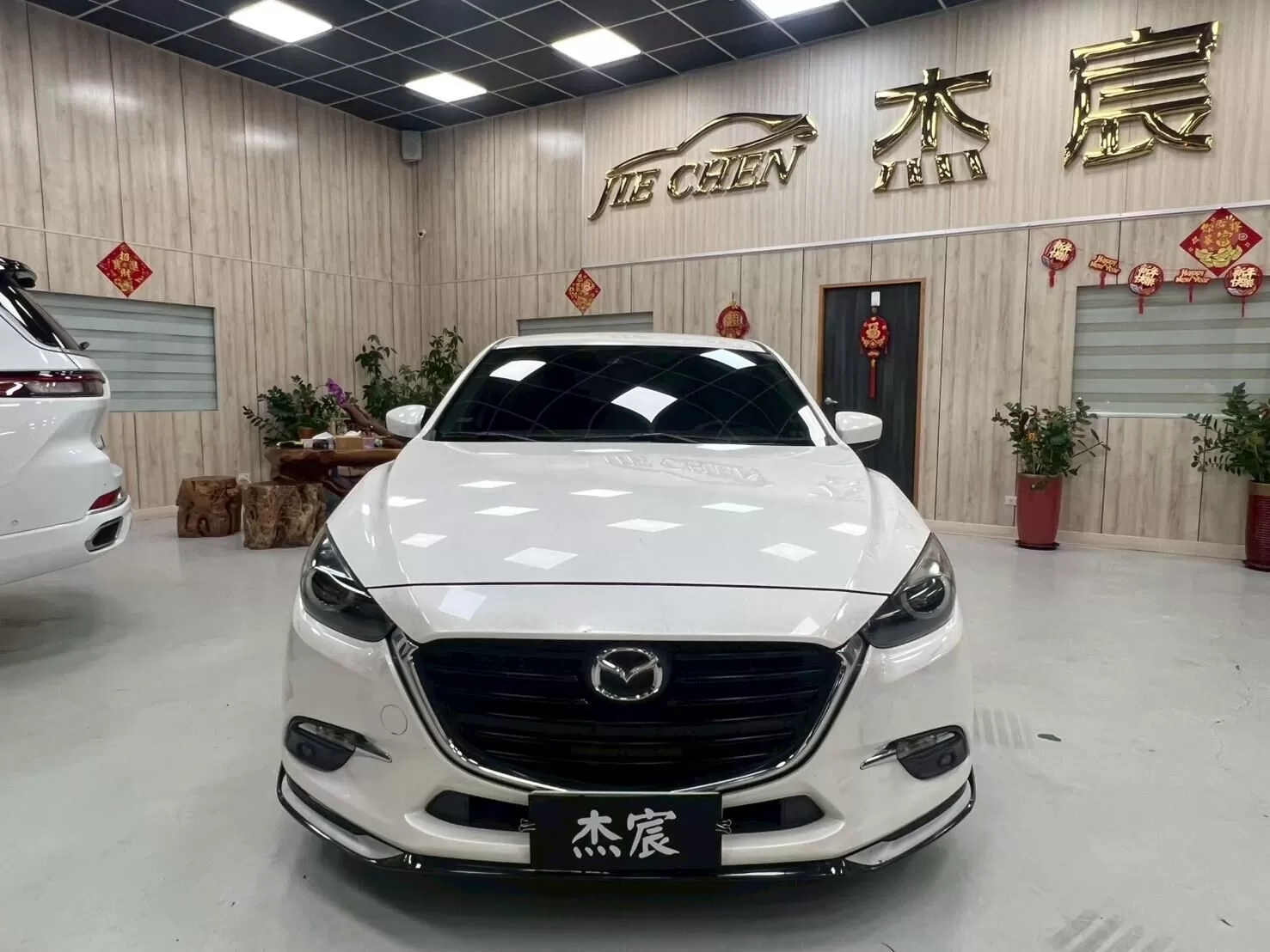 2017 馬自達 馬3 5D 白 2.0