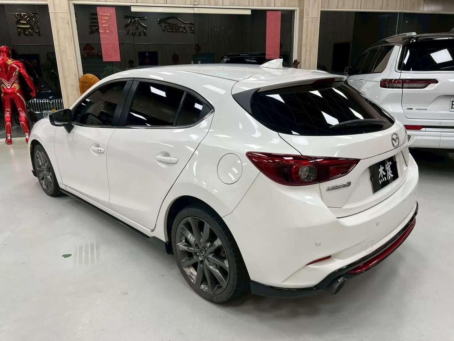 2017 馬自達 馬3 5D 白 2.0