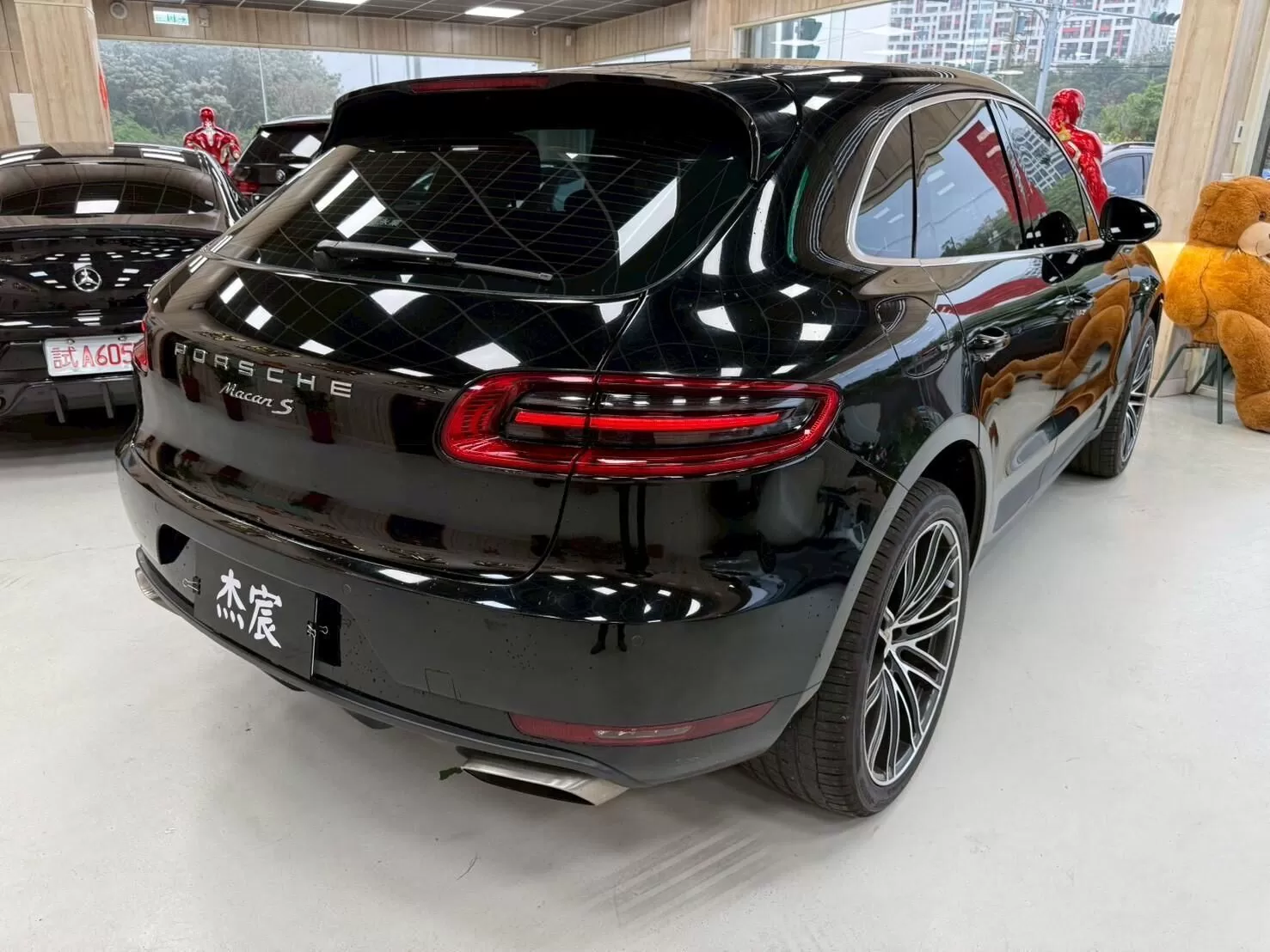 2017 保時捷Porsche Macan 黑 2.0 (已售出)