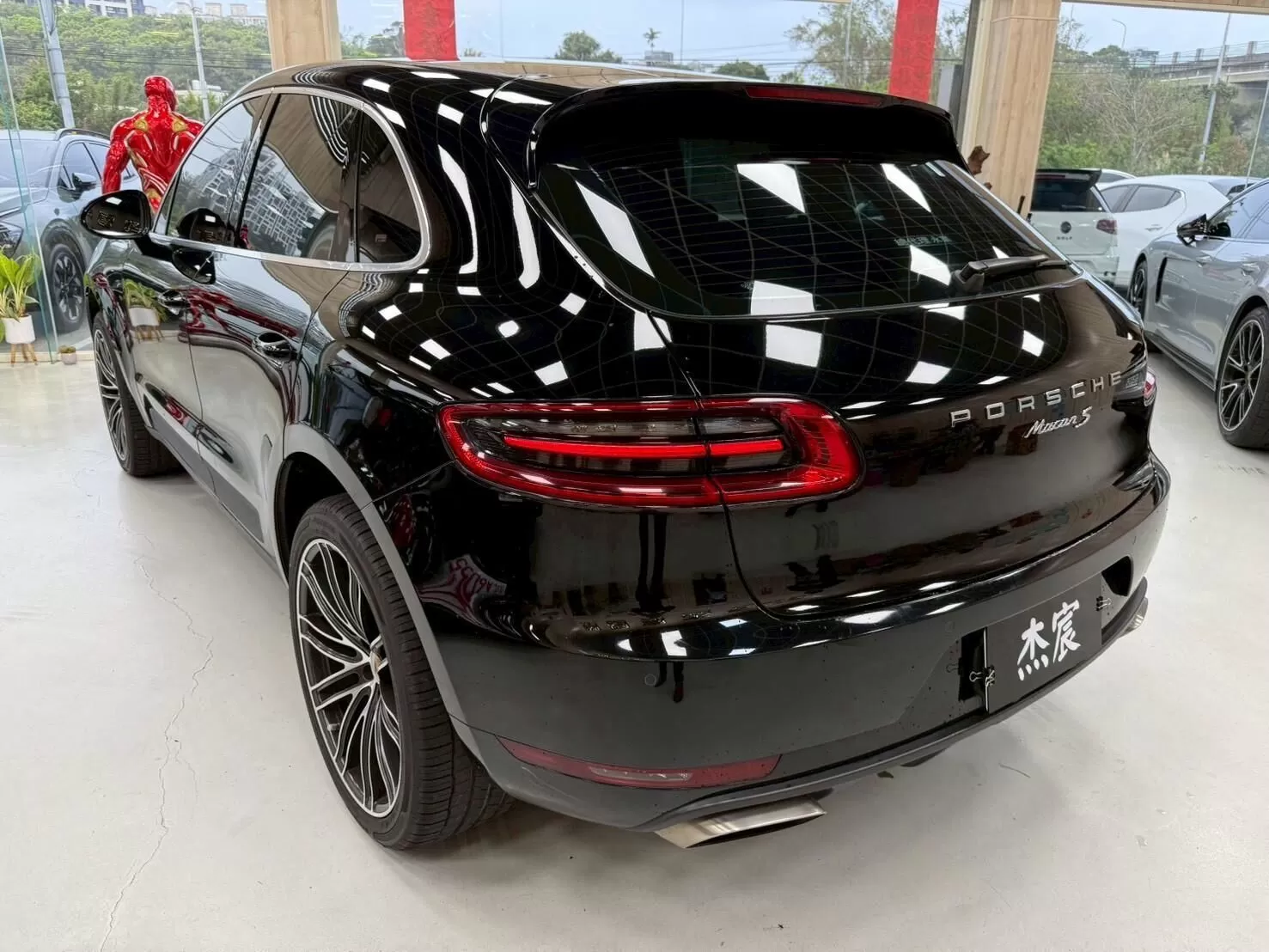 2017 保時捷Porsche Macan 黑 2.0 (已售出)