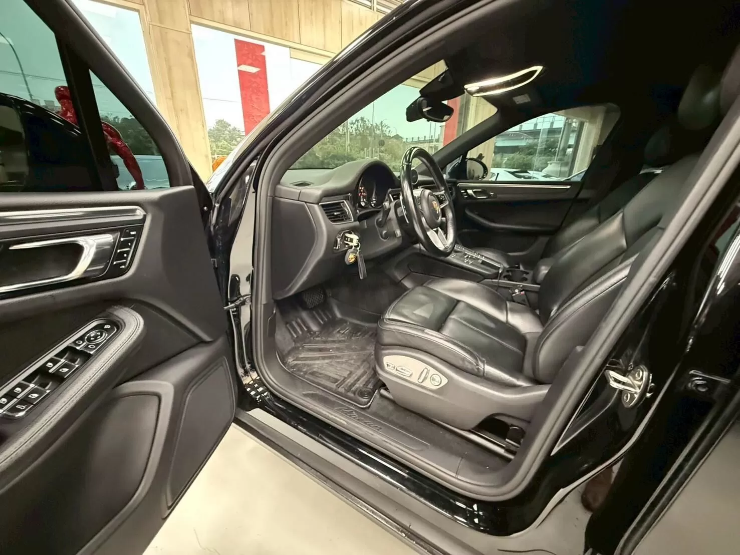 2017 保時捷Porsche Macan 黑 2.0 (已售出)