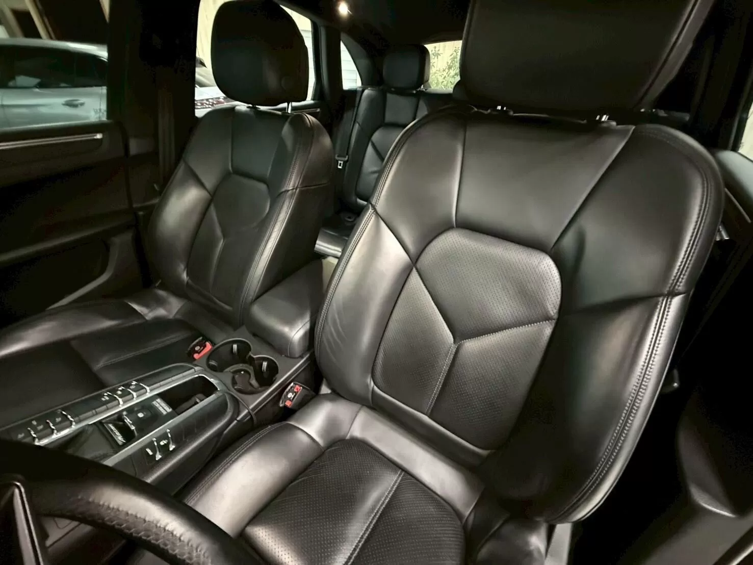 2017 保時捷Porsche Macan 黑 2.0 (已售出)