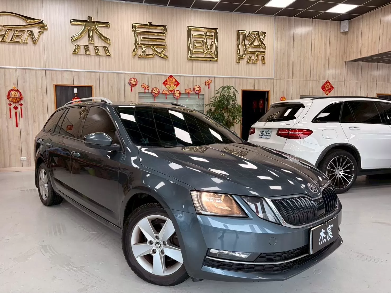 2019年 skoda Octavia combi 灰 1.0