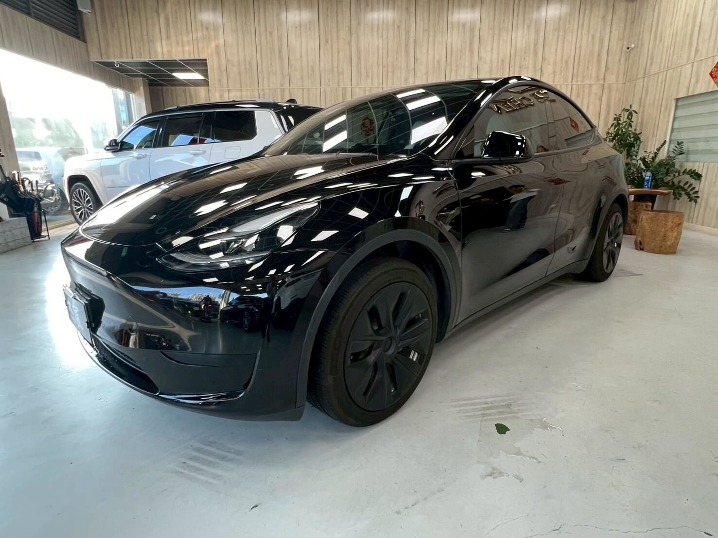2023 特斯拉 Model Y RWD 黑