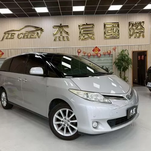 Toyota-Previa-2