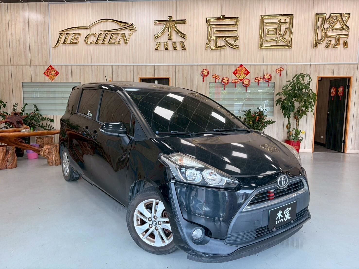 toyota-sienta-18-01