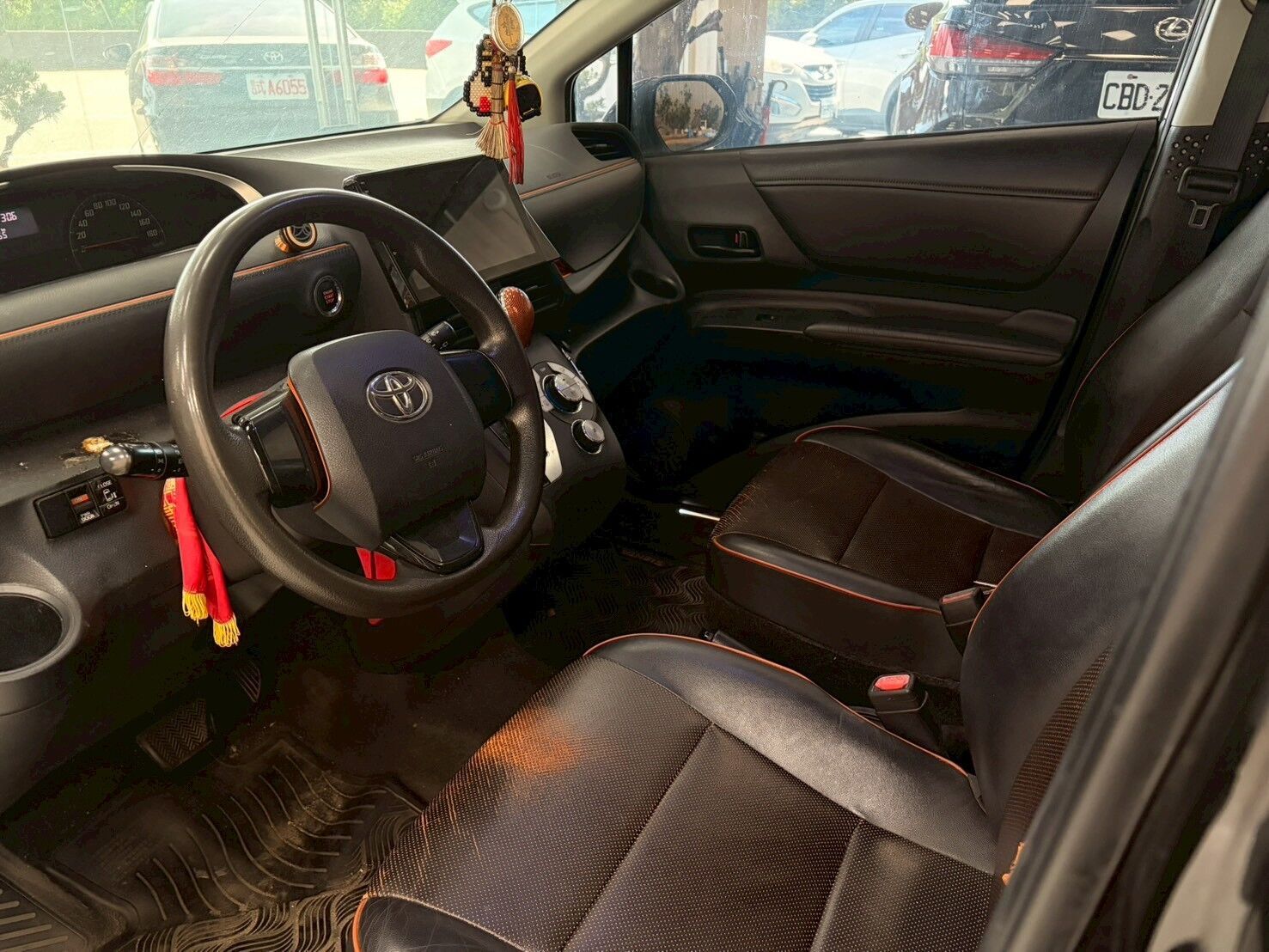 2017 豐田 sienta 黑 1.8 豪華版
