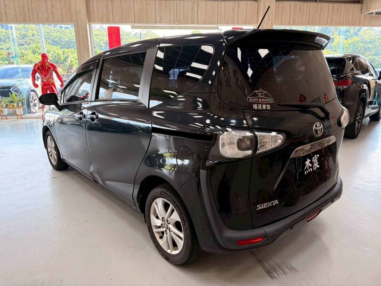 2017 豐田 sienta 黑 1.8 豪華版