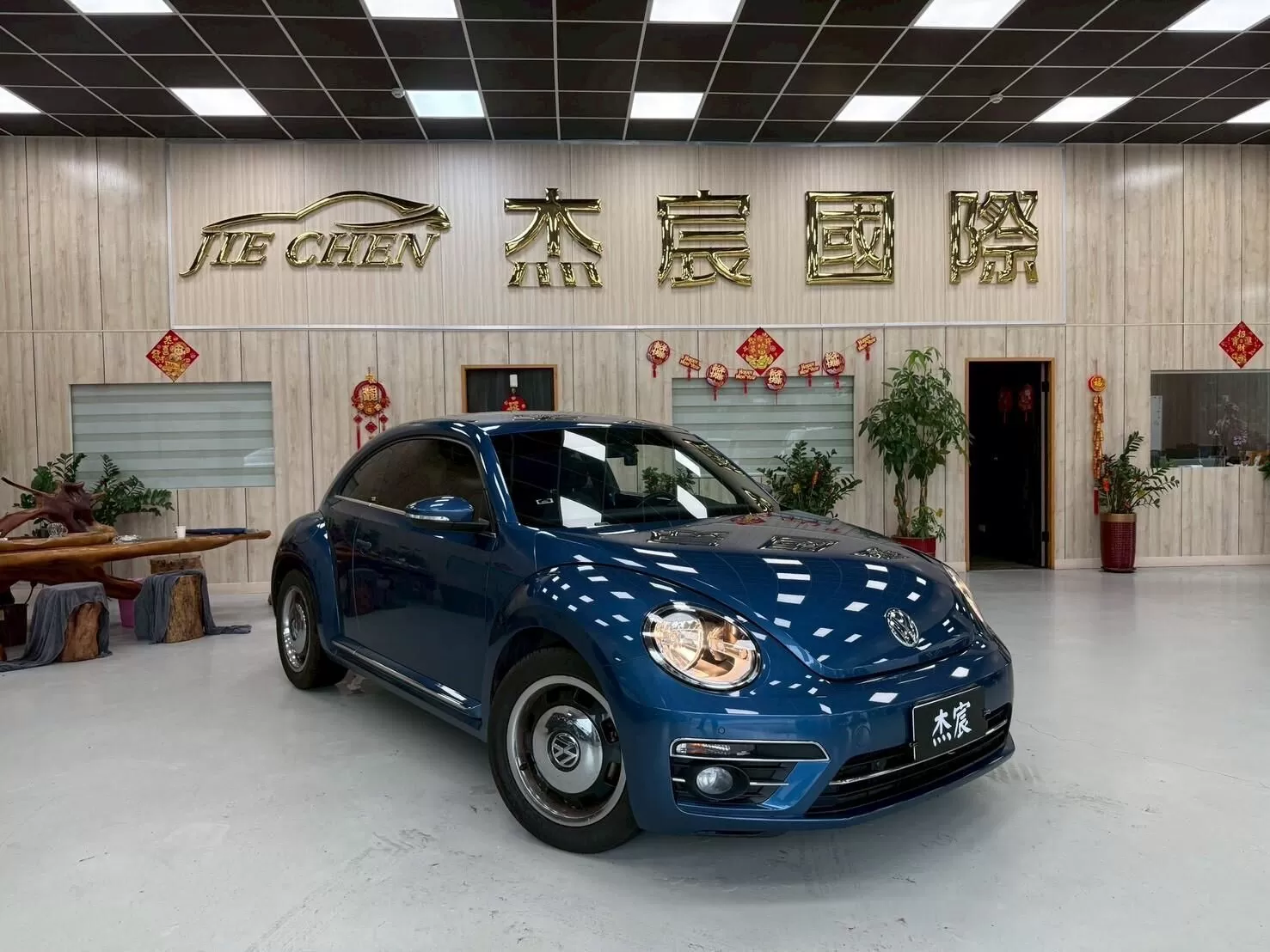 volkswagen-new-beetle-2017-01 volkswagen-new-beetle-2017-01